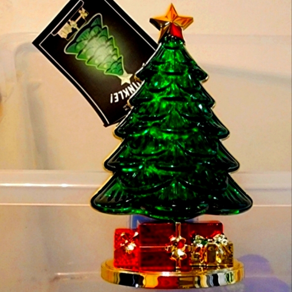 Bath & Body Works Other - Bath & body twinkle light up christmas tree wallflower plug new